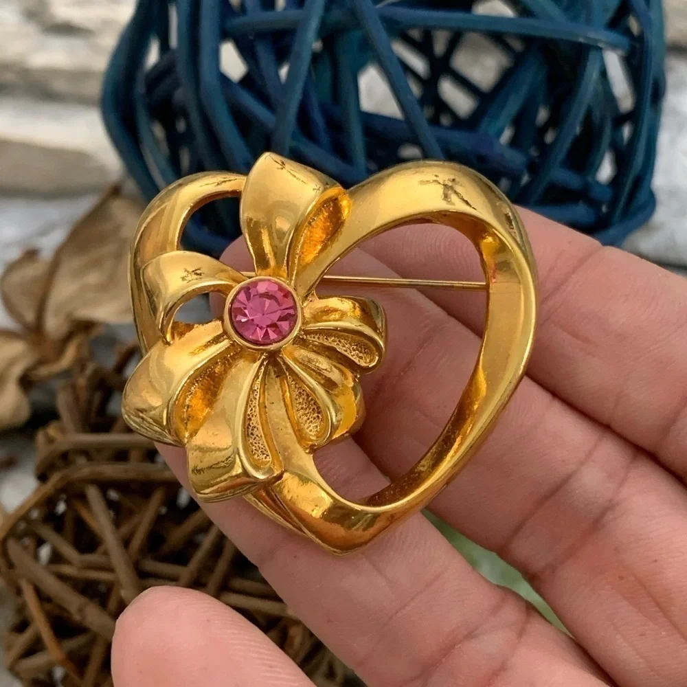 Vintage 1992 Avon October Simulated Pink Tourmaline Birthstone Heart Brooch Pin